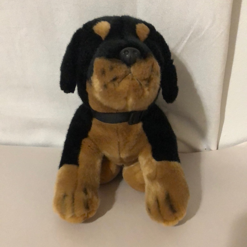 Russ Berrie The Rottweiler Plush Dog Toy with Collar 12”